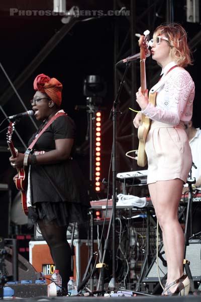 MELISSA LAVEAUX - 2013-07-19 - PARIS - Parvis de l'Hotel de Ville - 